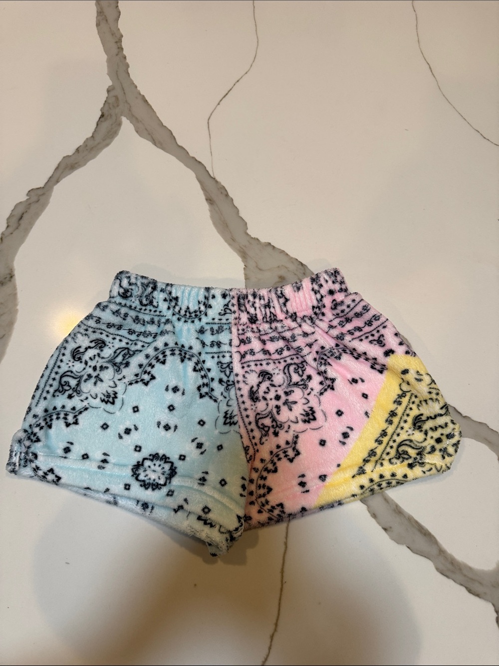 Girls Fleece Pastel Bandana Print Shorts - small 6-8